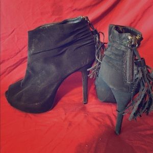 Rock & Republic Tassel Heels